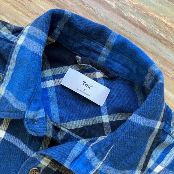 Aritzia TNA Cropped Flannel Button Up Shirt Long Sleeve Blue Plaid - Picture 2 of 7